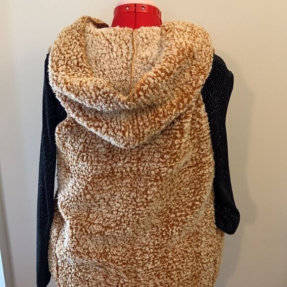 Love Tree Women’s Sherpa Hooded Vest size S - Picture 1 of 12